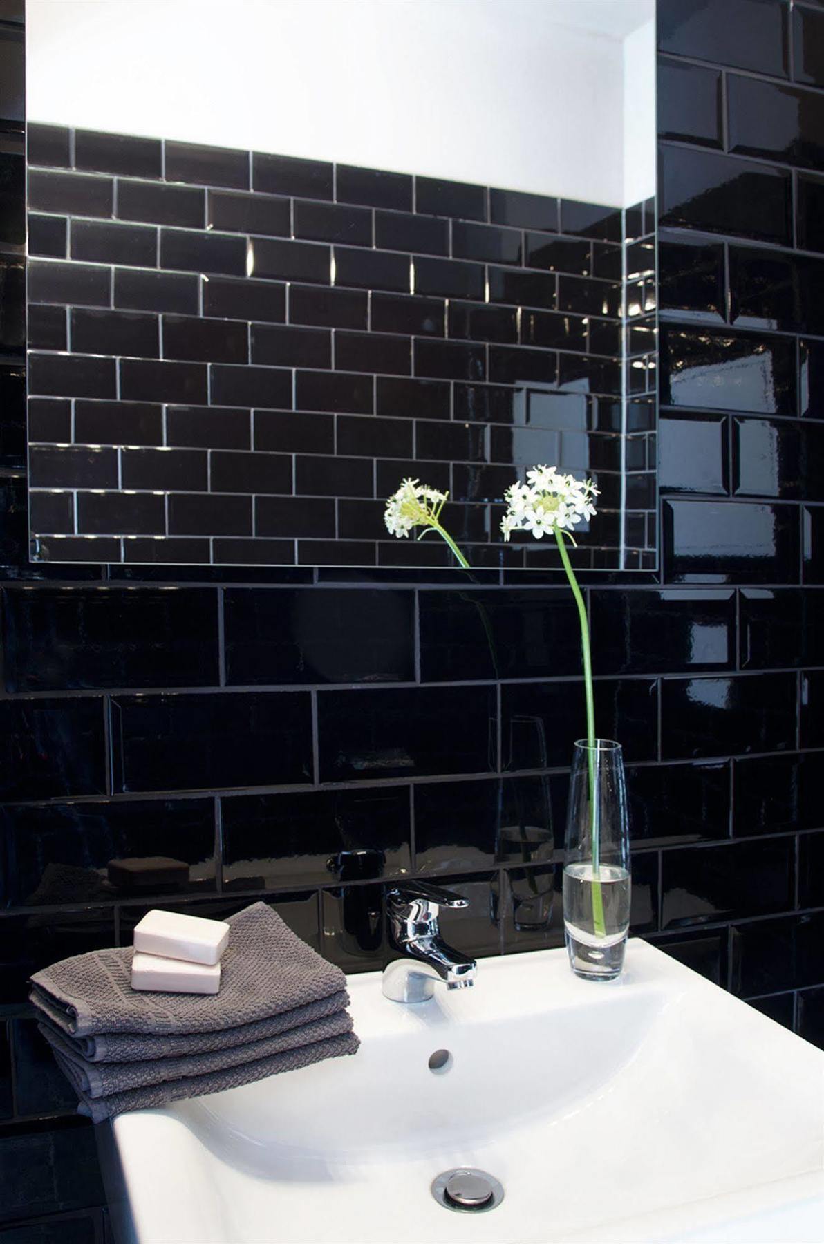 Wallyard Hostal *